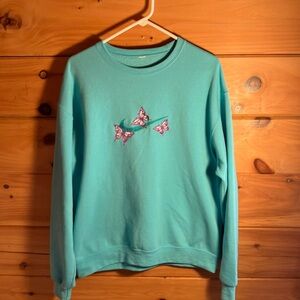 Nike embroidery long sleeve with butterfly’s size Medium